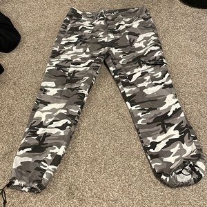 Camo joggers never worn
